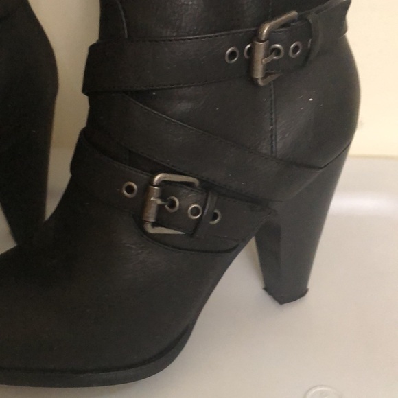 Women’s black boots - Picture 2 of 4